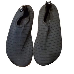 NWOT- Kids Water shoes sz. 3/3.5